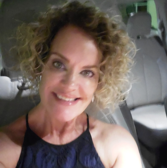 Meet your Posher, Laura - Picture 3 of 7